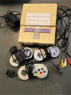Nintendo Super Nintendo console bundle